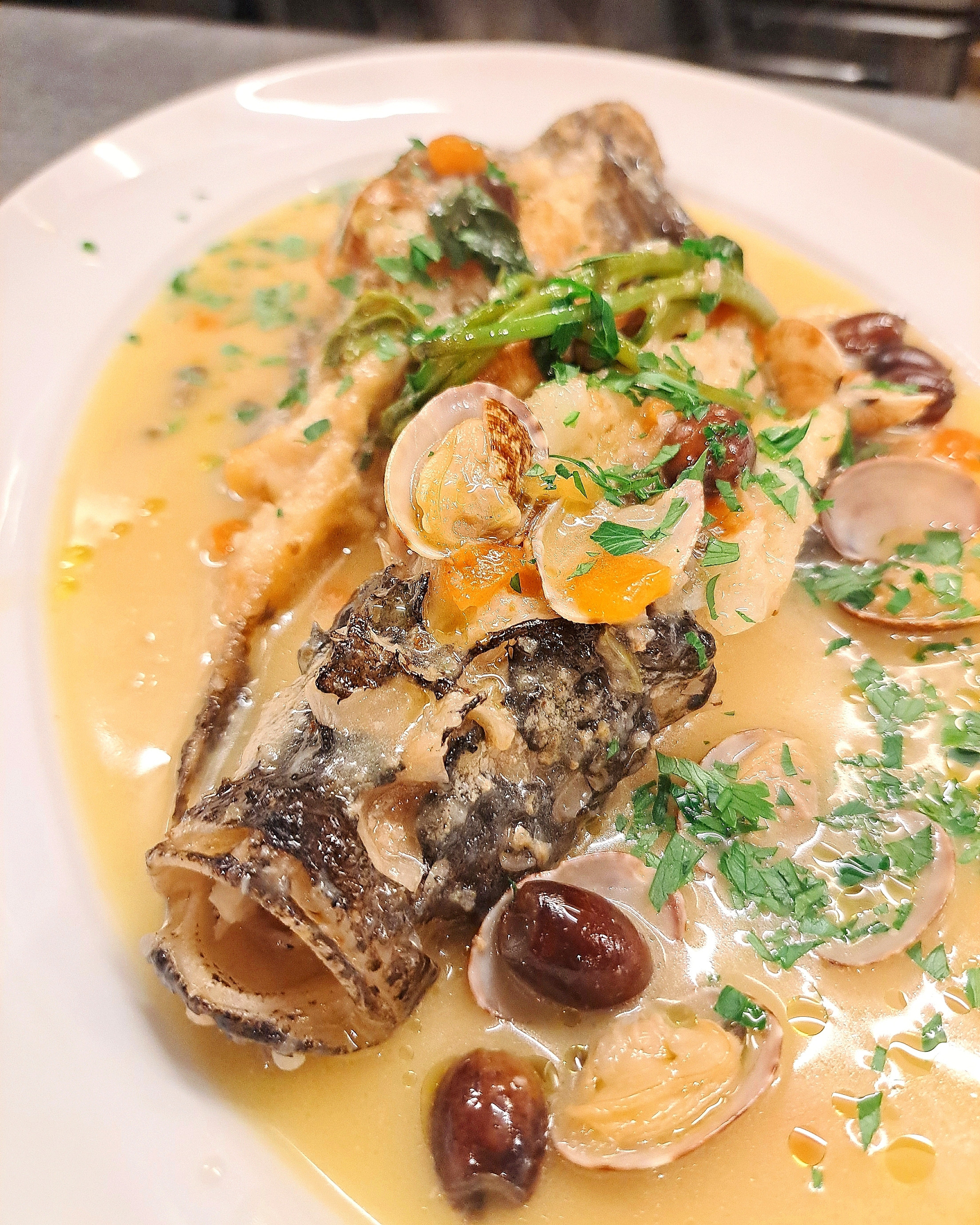 お肉だけじゃない！  お魚《アックアパッツァ》も人気です🐟✨