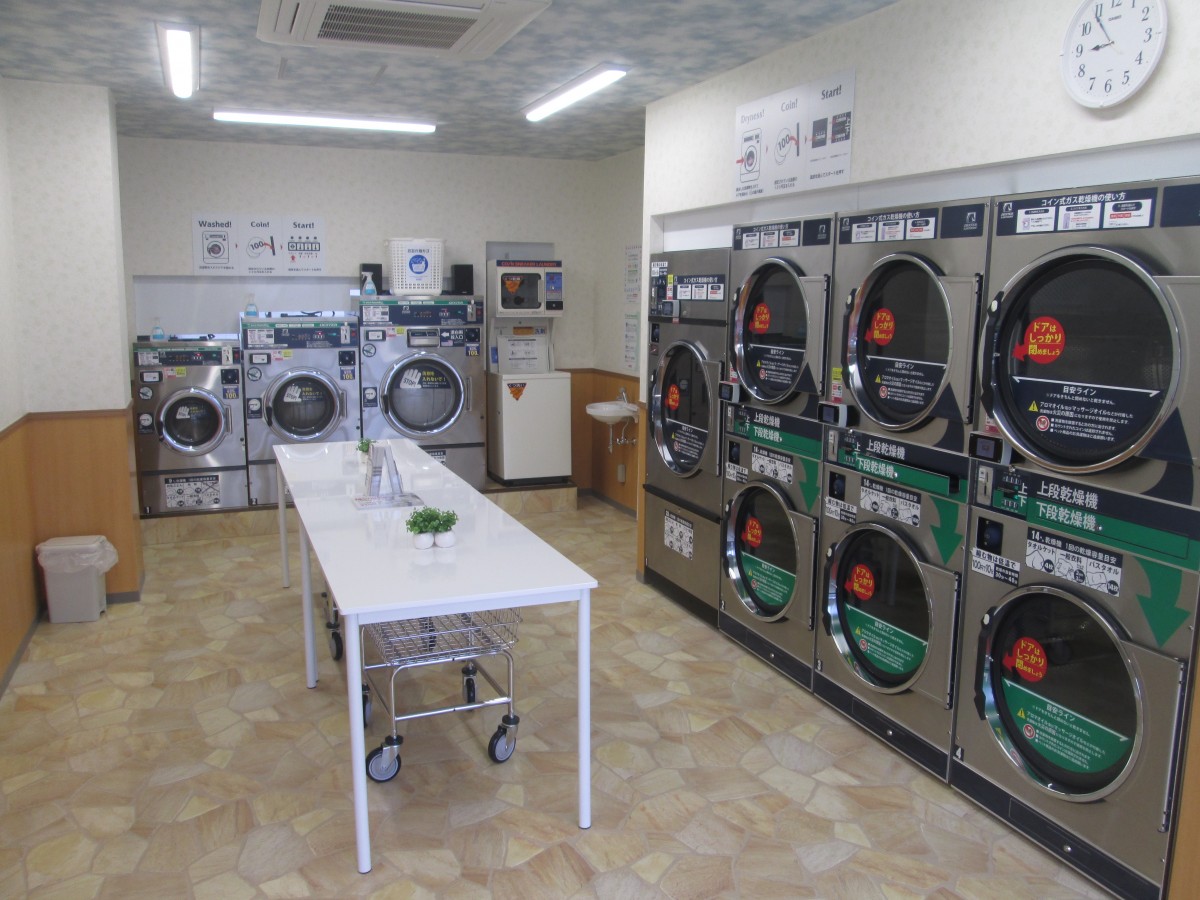 洗濯機3台　乾燥機7台　スニーカーランドリー1台が24時間ご利用頂けます！