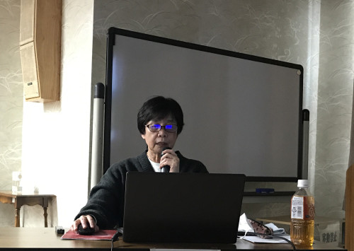 小島氏　講演中.jpg