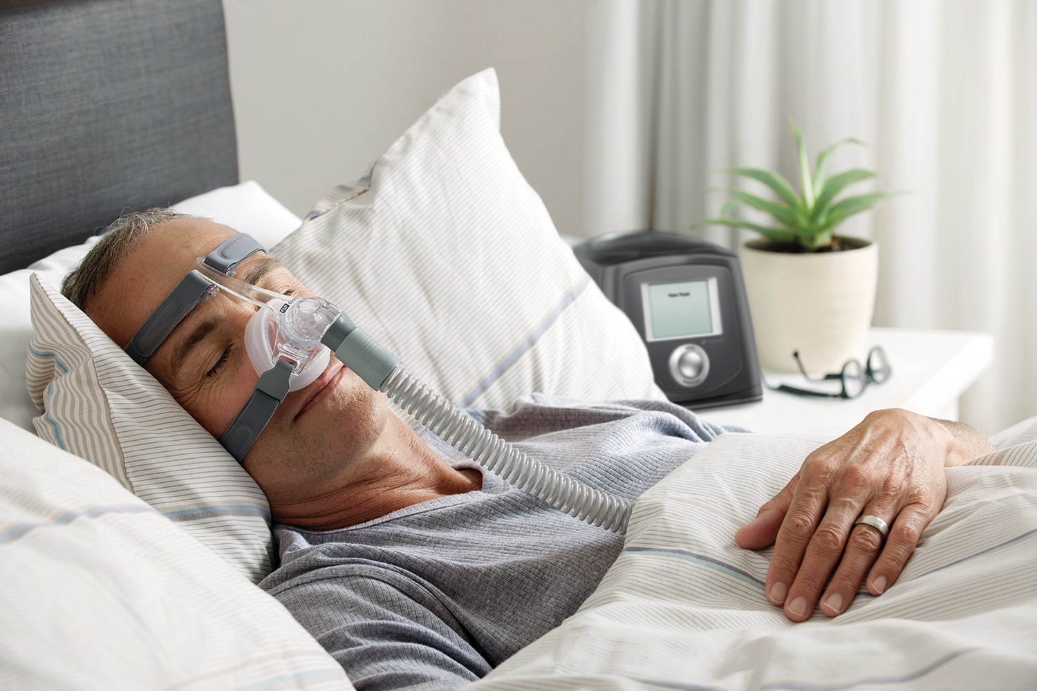 睡眠時無呼吸 簡易検査から治療まで行います