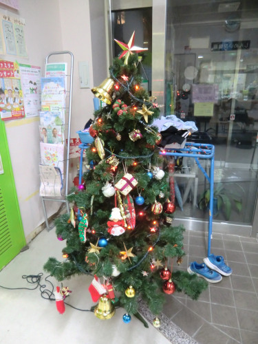 2024年11月28日クリスマスツリー飾り.JPG