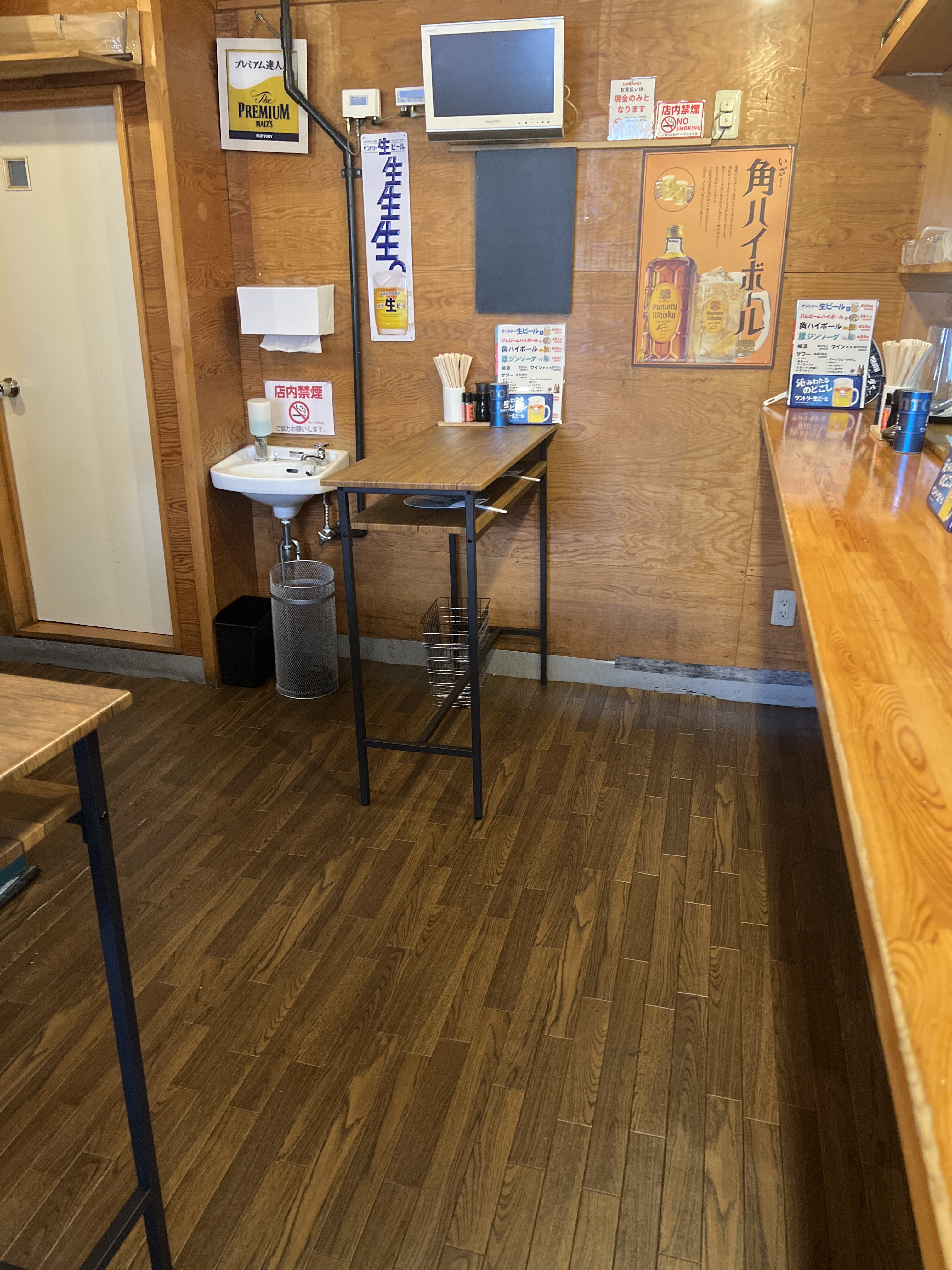 立ち飲み本日オープンします。