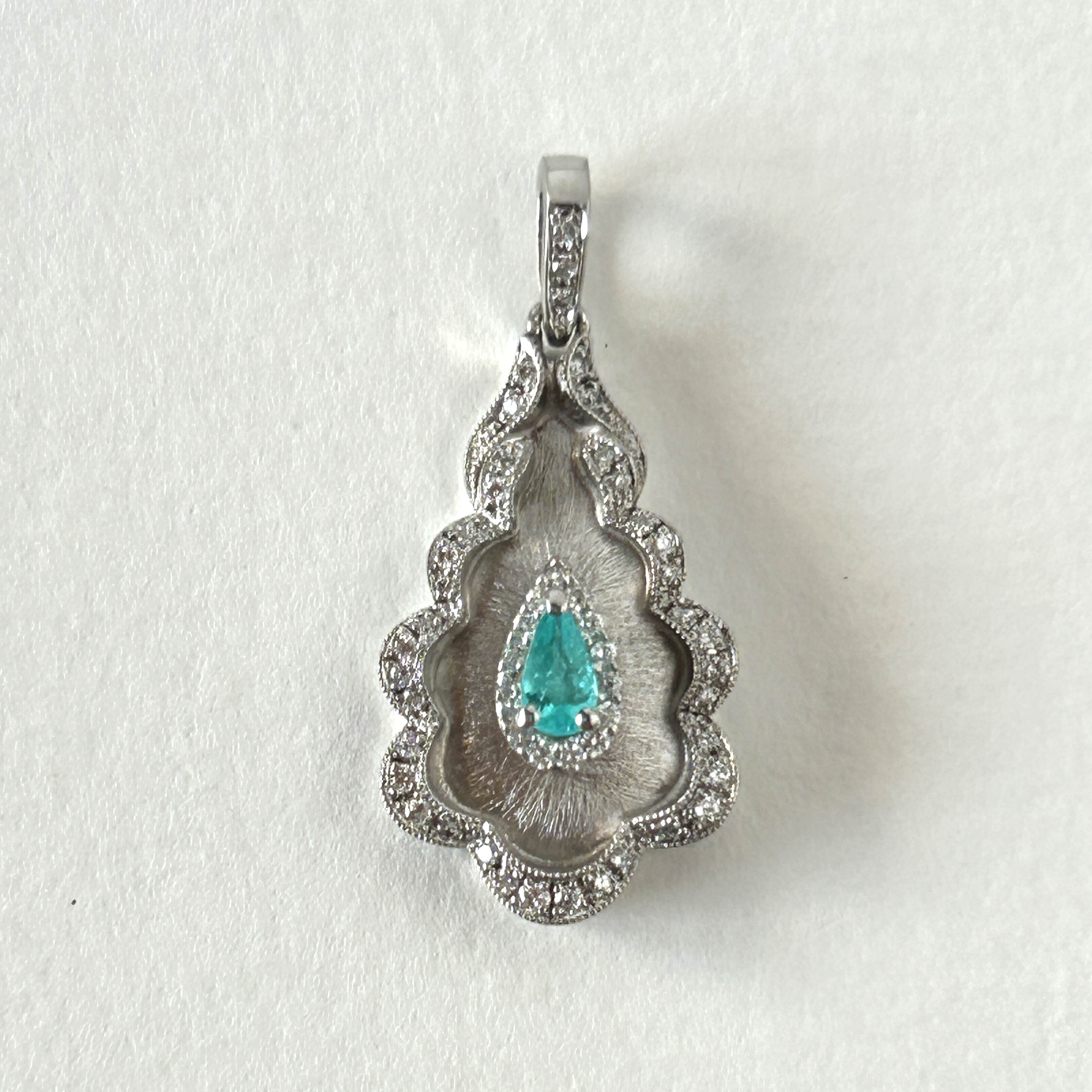 ブラジル🇧🇷産の<パライバトルマリンのペンダント>を　お作りいたしました❣️