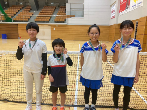 小学女子D（右から）優勝-水野・岩佐咲希（左から）岩佐音々・小場.jpg