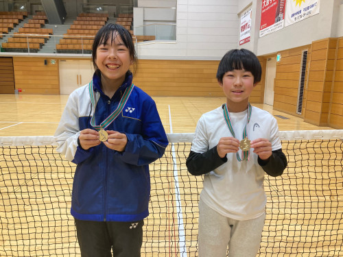 小学女子S（右）優勝-岩佐音々（左）準優勝-岩尾.jpg