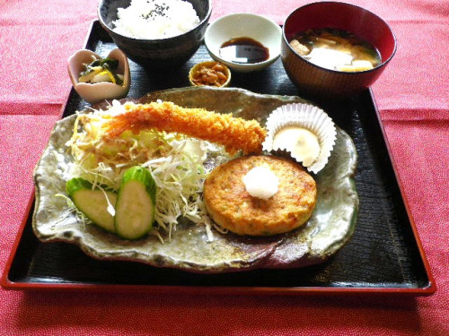 海老フライ豆腐のハンバーグ定食.jpg