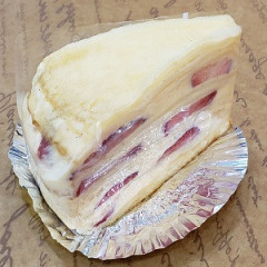 苺のミルクレープ