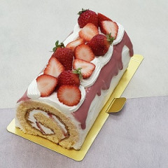 いちご色のロールケーキ