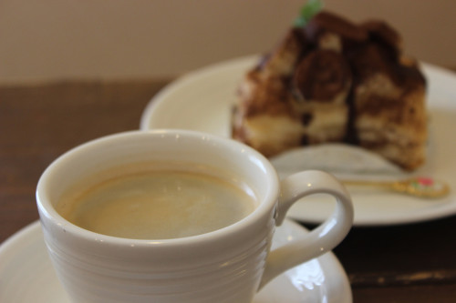 コーヒーとケーキ　小さいサイズ.jpg