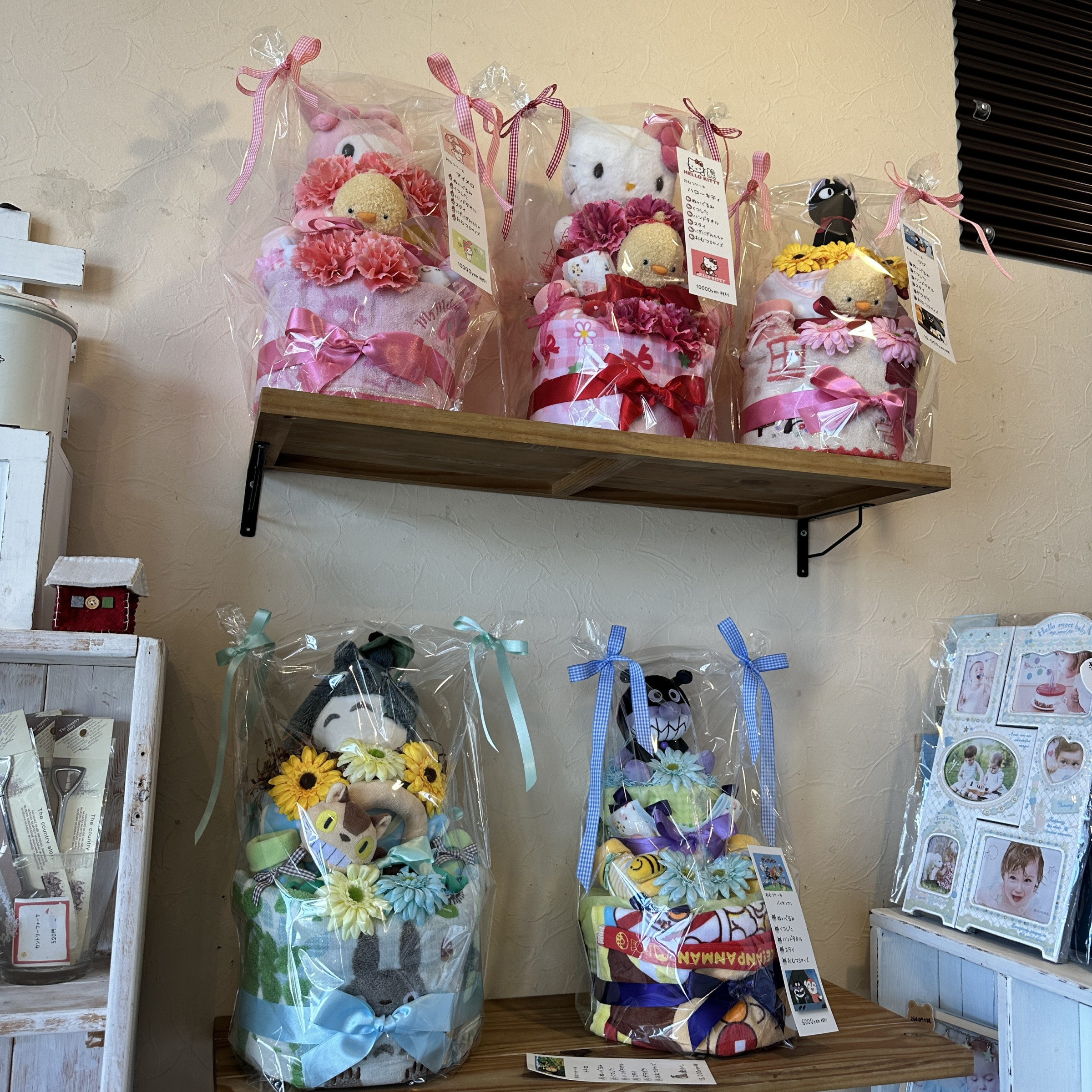 おむつケーキです。ご出産のお祝いに最適です。