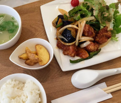 お楽しみランチ（ドリンク、デザートプレート付）