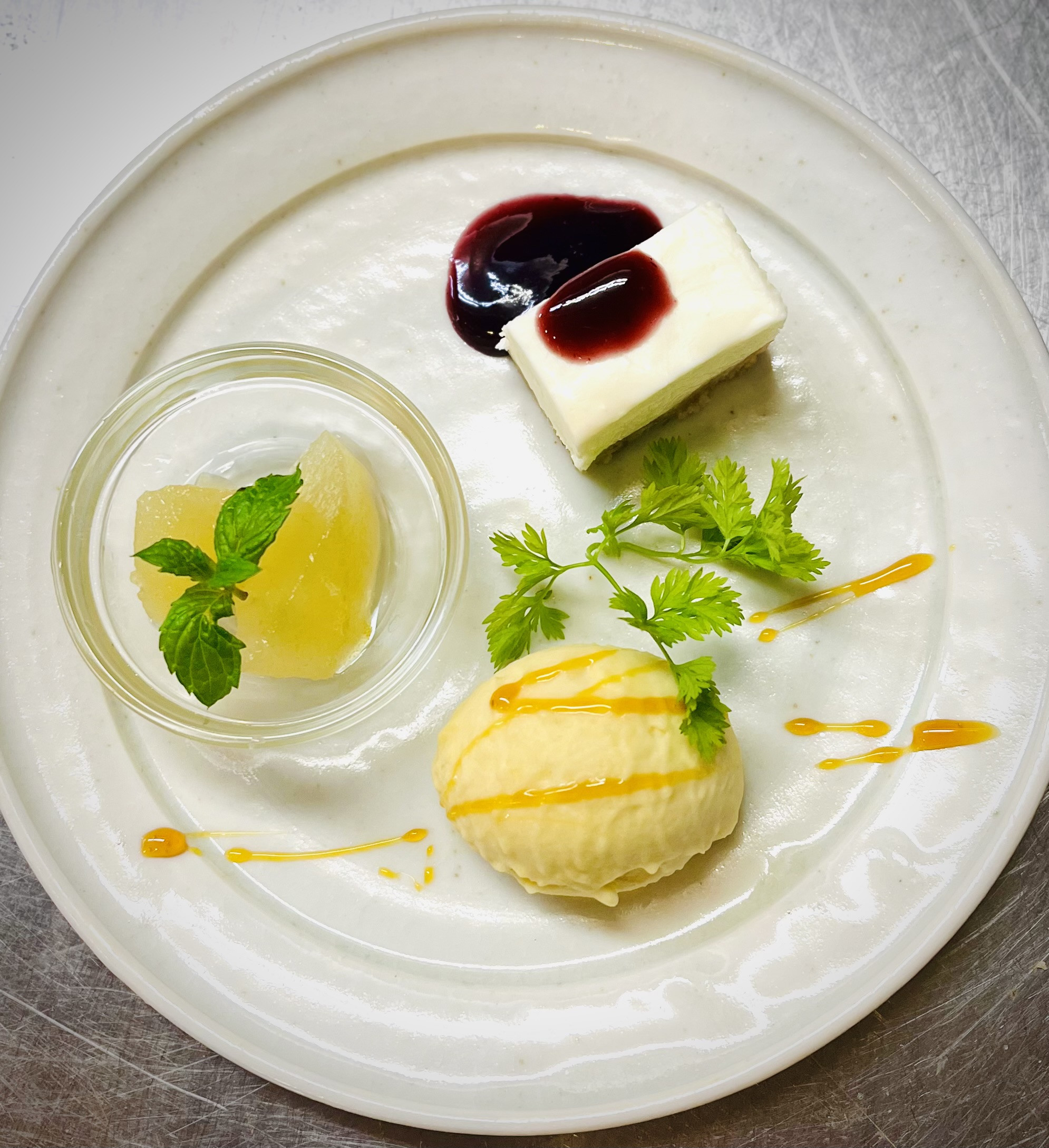 三種のデザート盛り合わせ