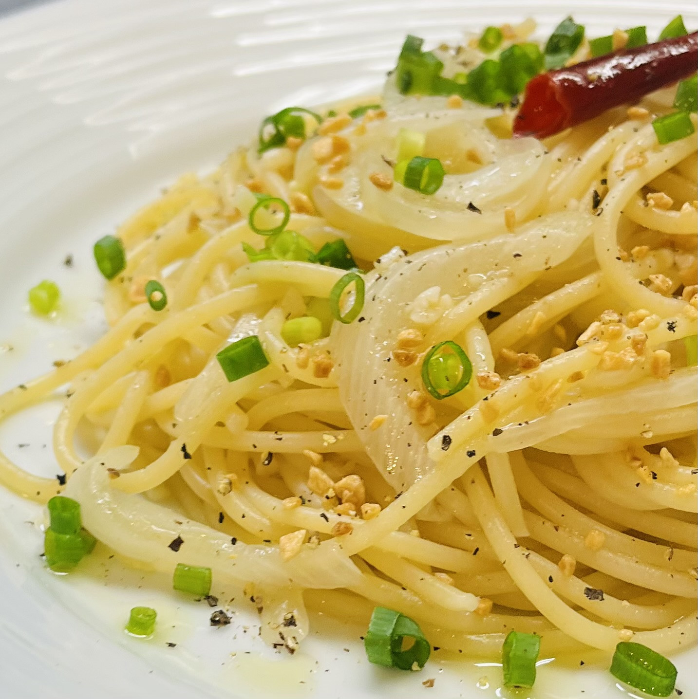 新玉ねぎとアンチョビのペペロンチーニ