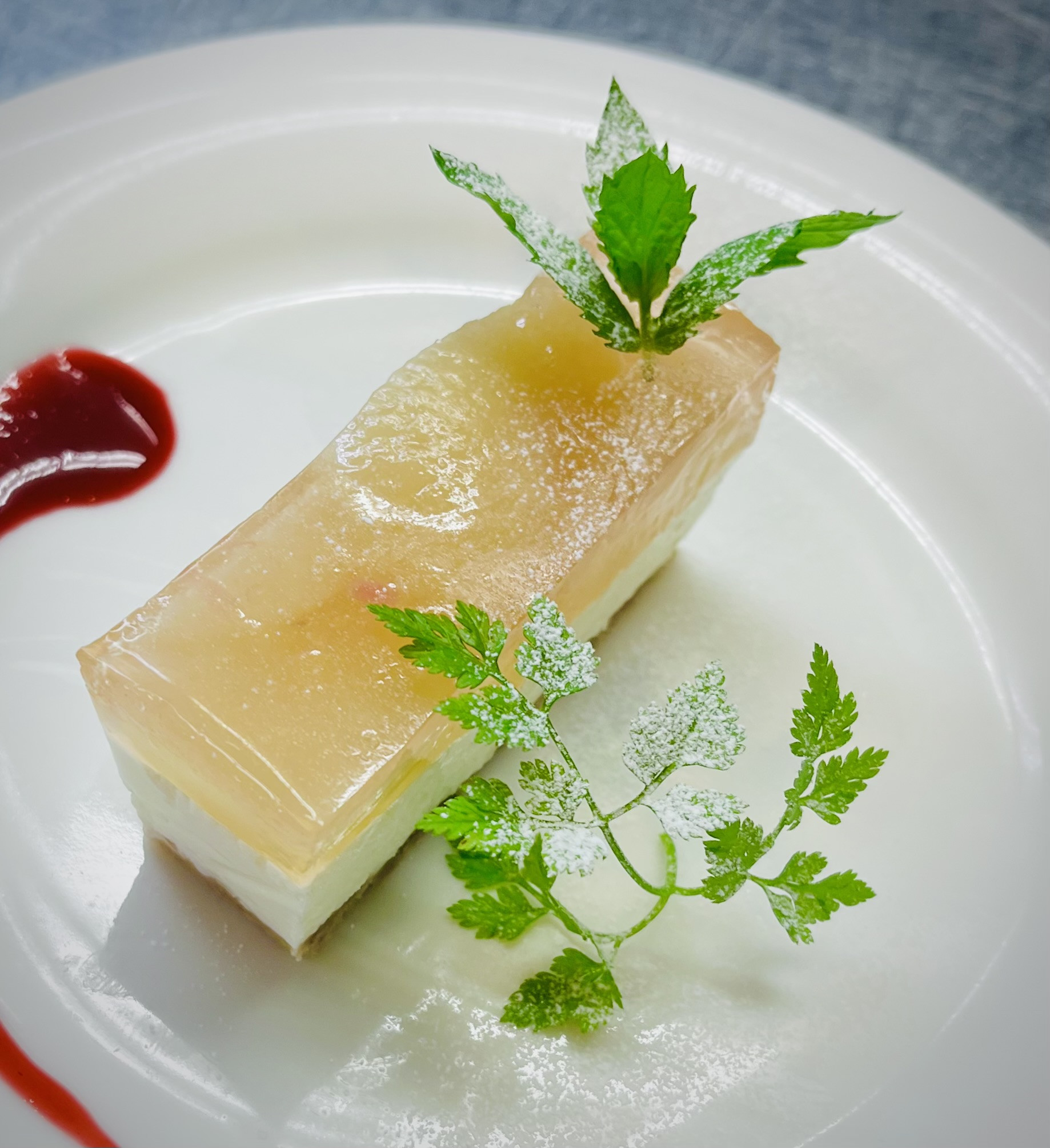桃のレアチーズケーキ