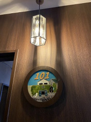 LIGHT HOUSE OTRU　ホテルのお部屋番号のサインを担当させて頂きました（９月１４日）
