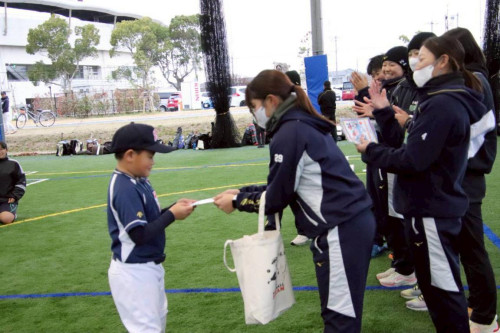 LINE_ALBUM_2025.12.13 ソフトボール教室_251214_6.jpg