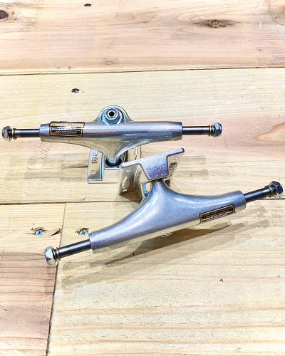 thunder trucks入荷