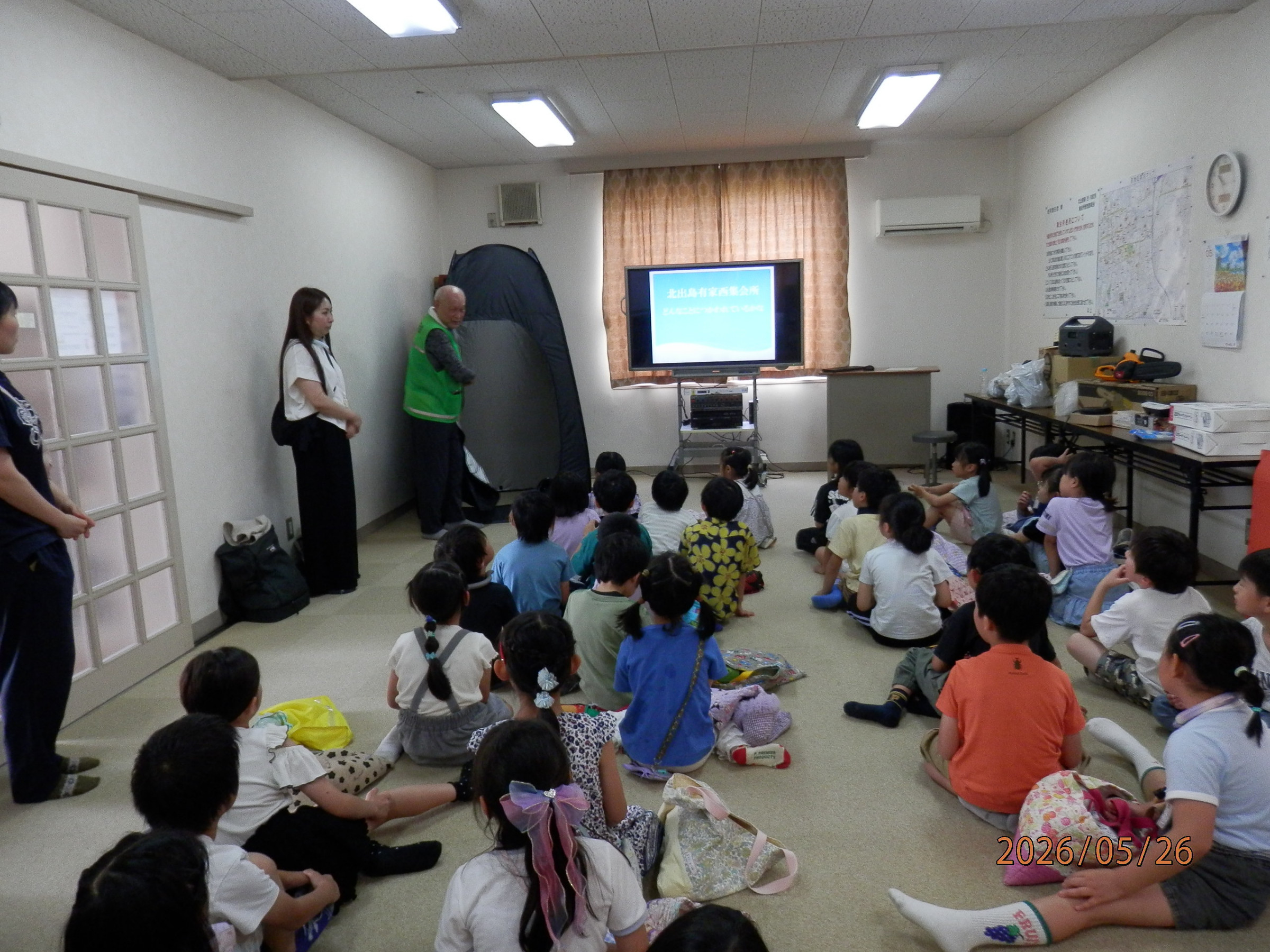 新南小学校　２年生　校区探検で北出島有家西集会所に来所！！