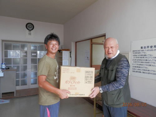 新南小学校へ防災備蓄の生理用品を寄贈しました。！！