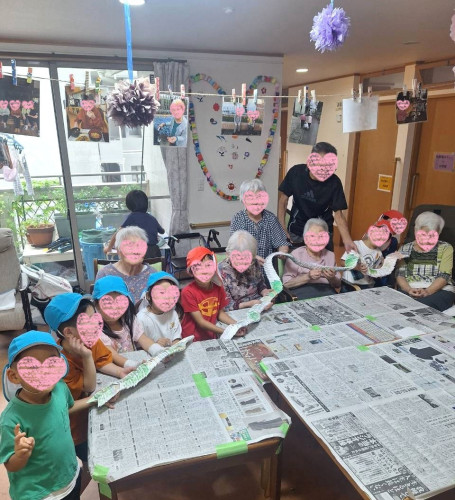LINE_ALBUM_20260803 しらゆり宮内保育園ヘビ作り_260803_31 - コピー.jpg