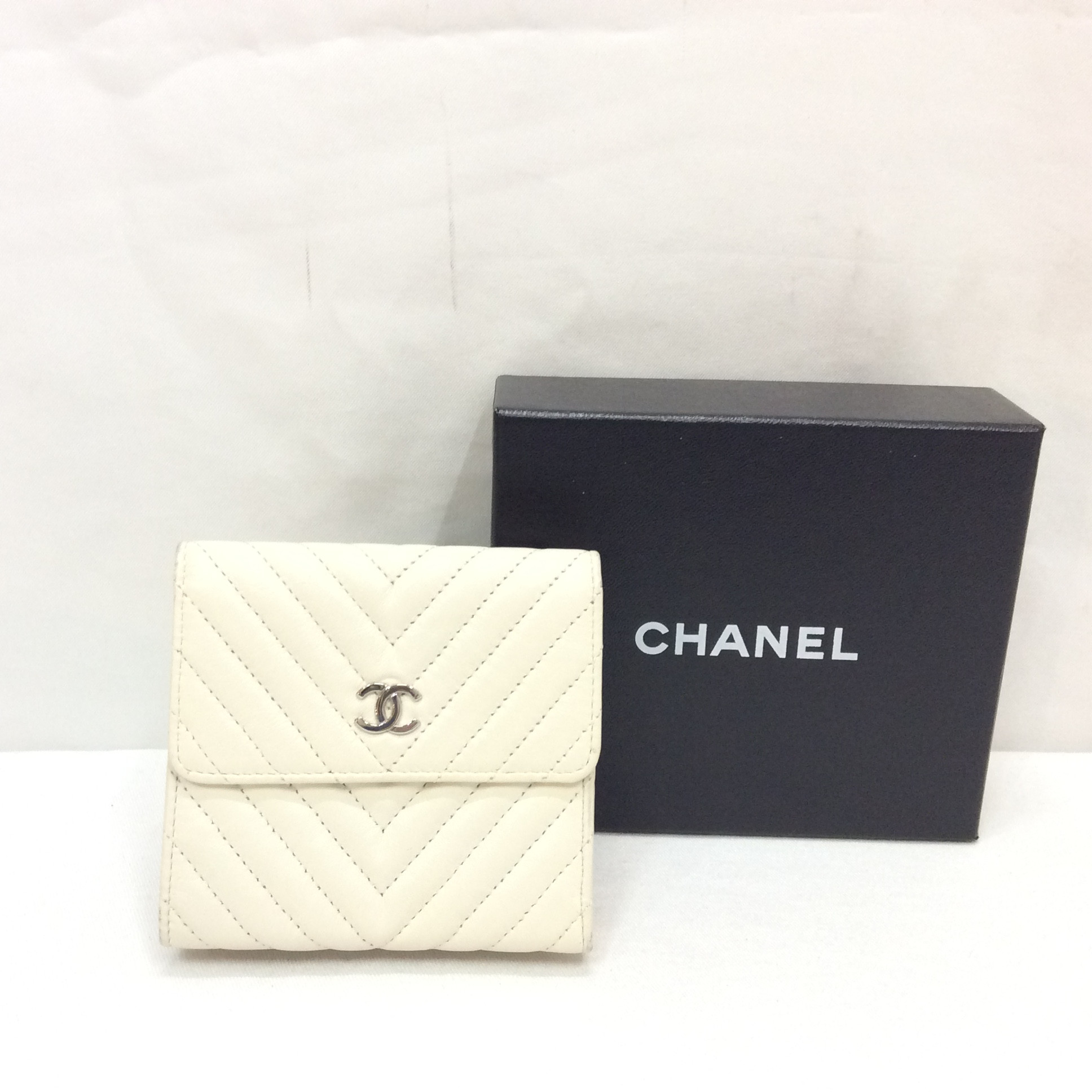 CHANEL 二つ折り ホワイト レア | www.hospitalakshayavat.com