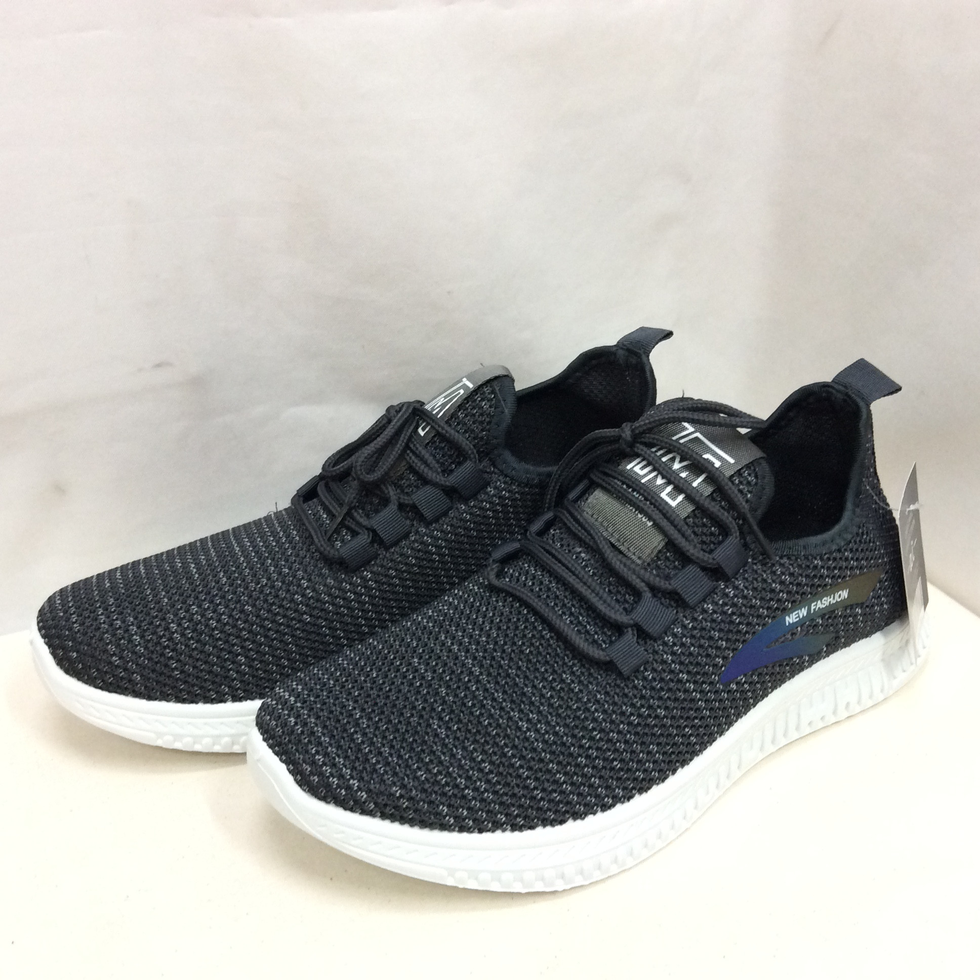 新品 軽量 紐付きスニーカー  メンズ  チャコールグレー