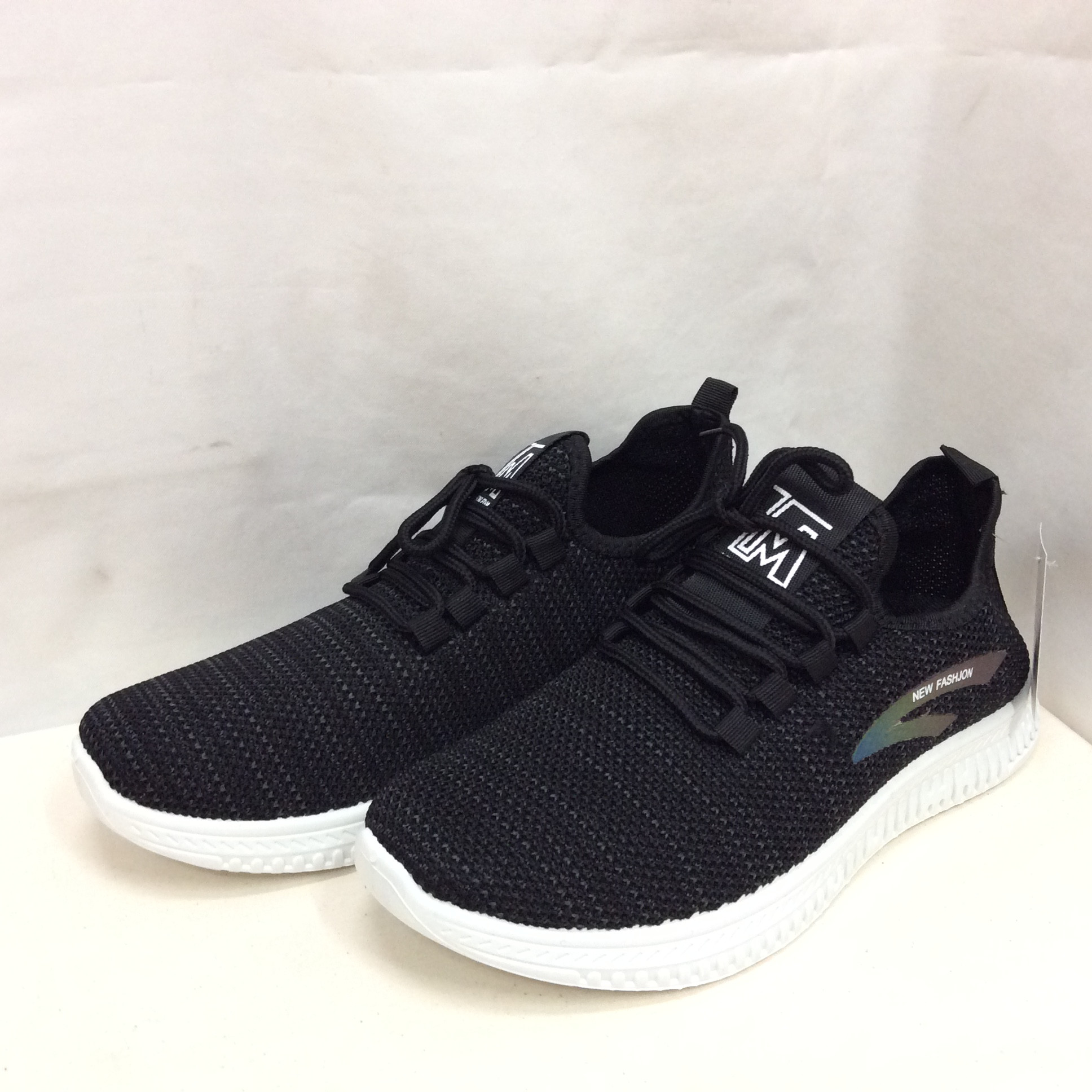 新品 軽量 紐付きスニーカー  メンズ  ブラック