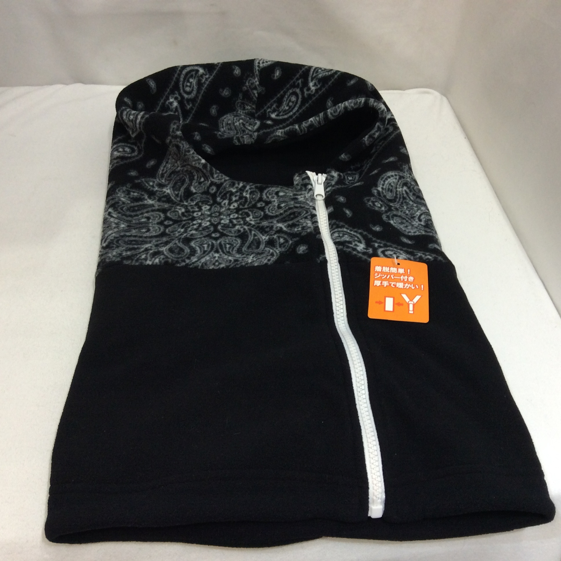 新品 ファスナー付きフードマフラー  ブラック柄