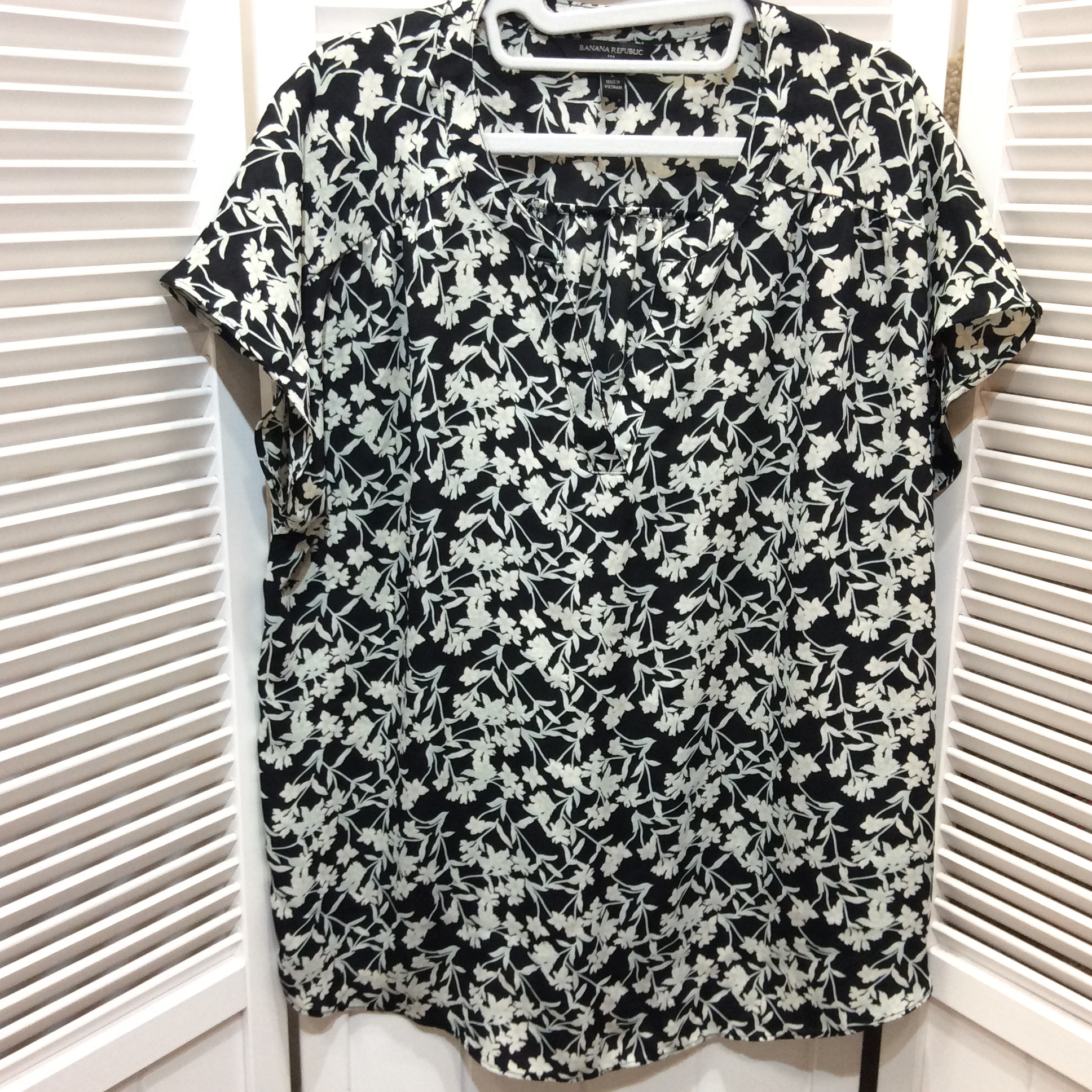 バナナリパブリック Vネックカットソー L  白黒