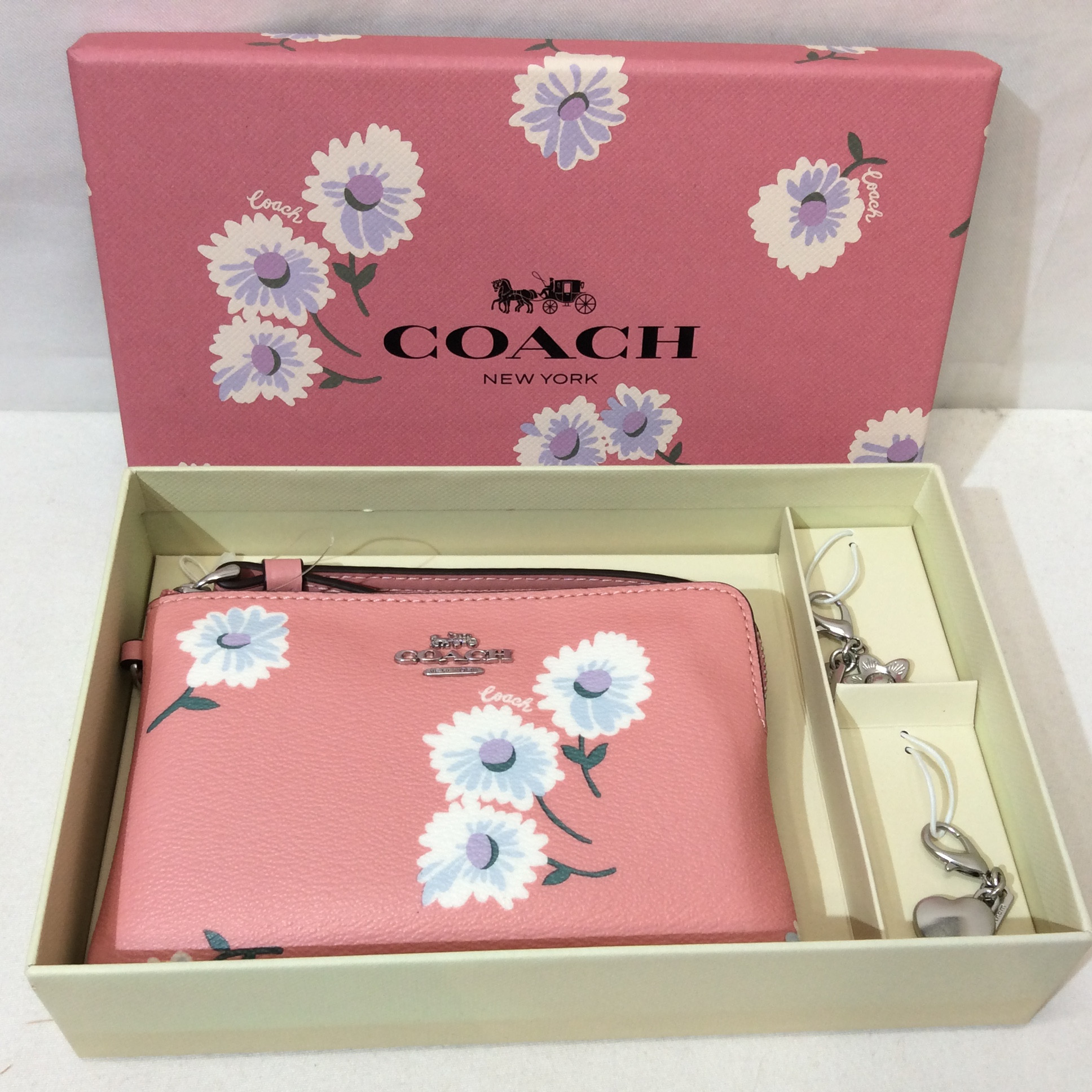 未使用☆COACH コーチ ポーチ バブルガムマルチ デイジープリント コーナージップ リストレットチャーム 3点セット C3218