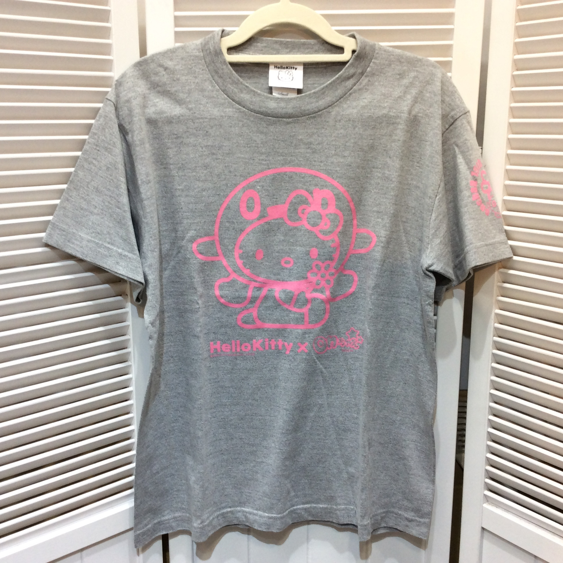 未使用☆ハローキティ×onちゃん 15周年記念Tシャツ S グレー サンリオ