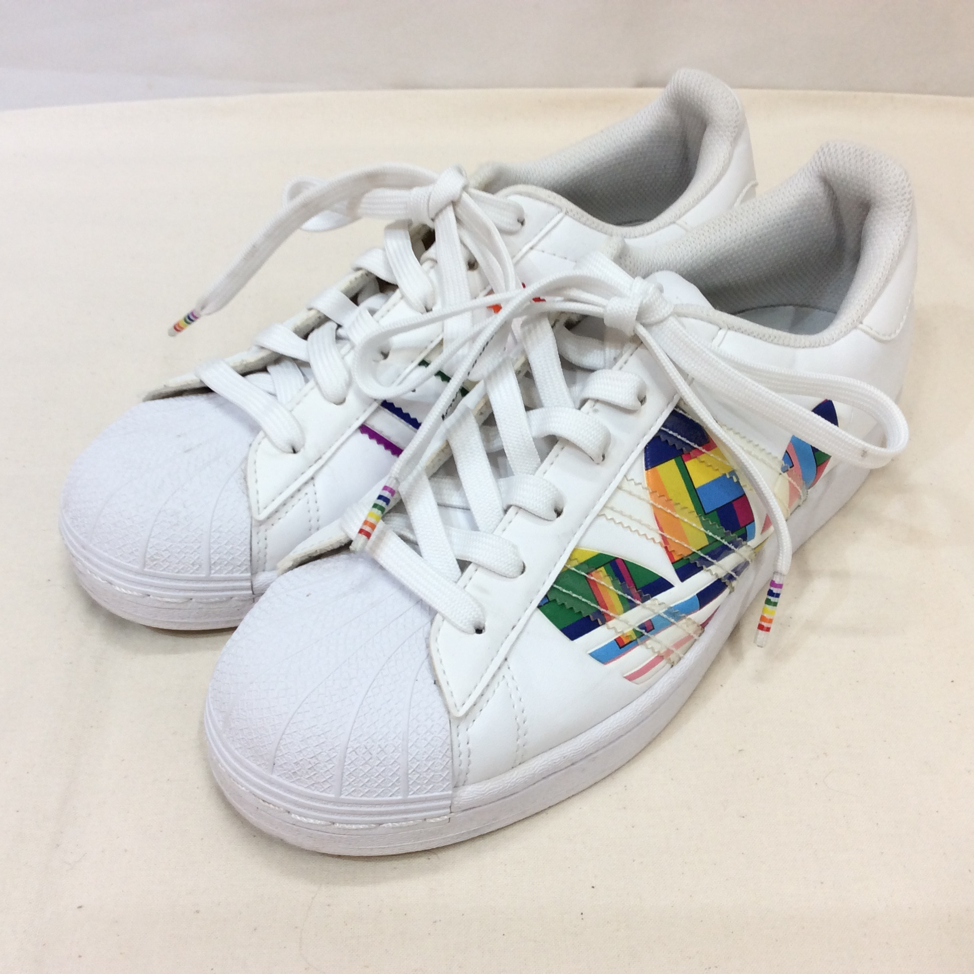 adidas アディダス Superstar Pride love unites Rainbow LGBTQ 23.0cm ホワイト