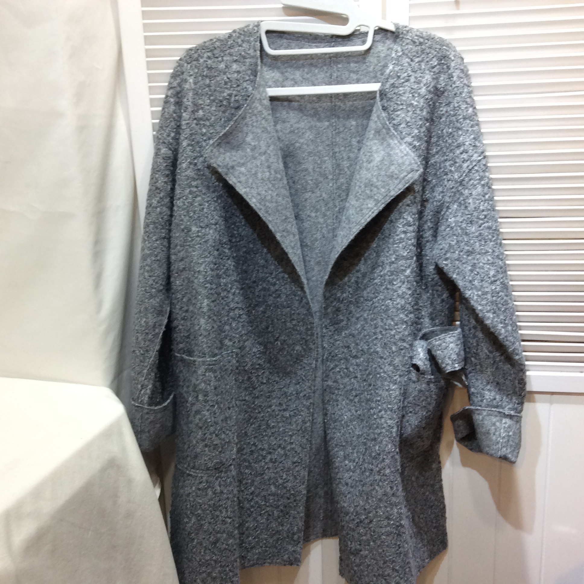 未使用 スペチオ    ノーカラーハーフコート 40 グレー