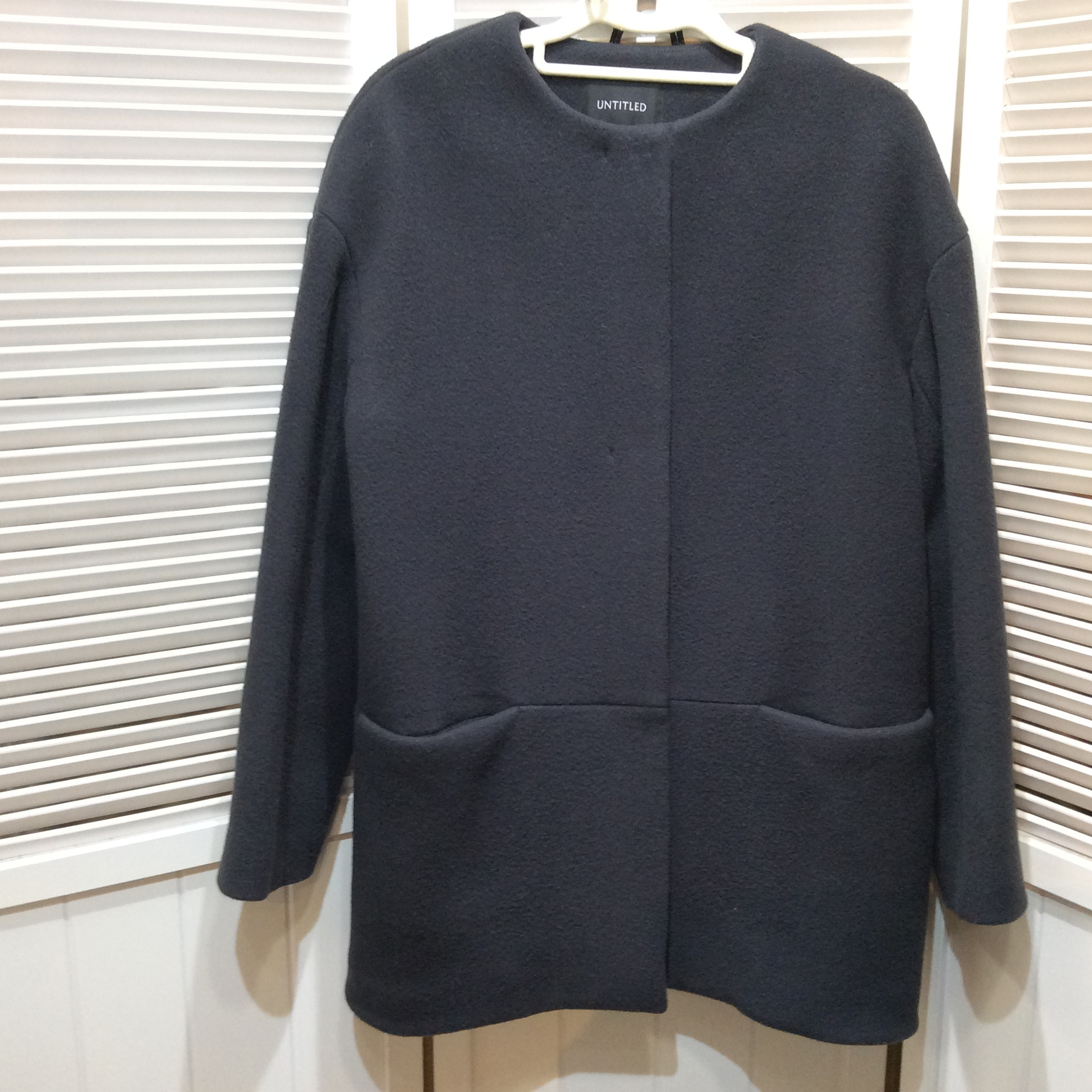 アンタイトル  ／ワールド  ノーカラーハーフコート サイズ2    グレー 美品