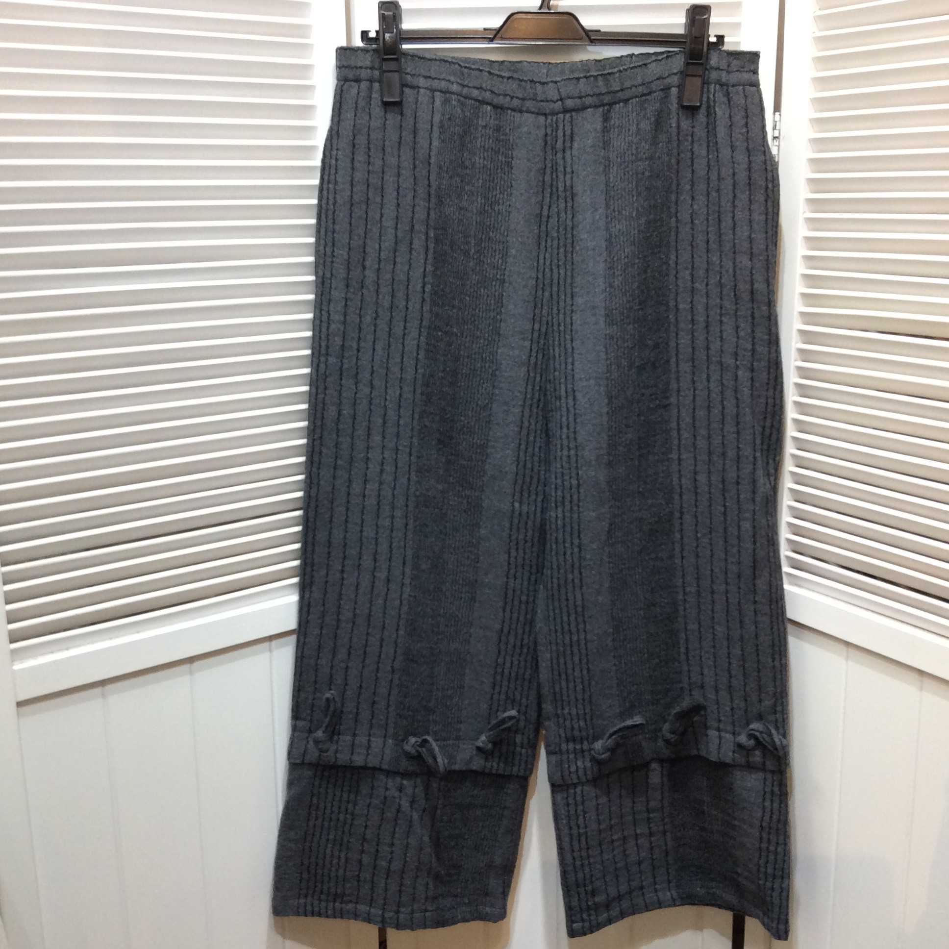 ワイドパンツ  フリーサイズ   グレー／ストライプ／リボン付き