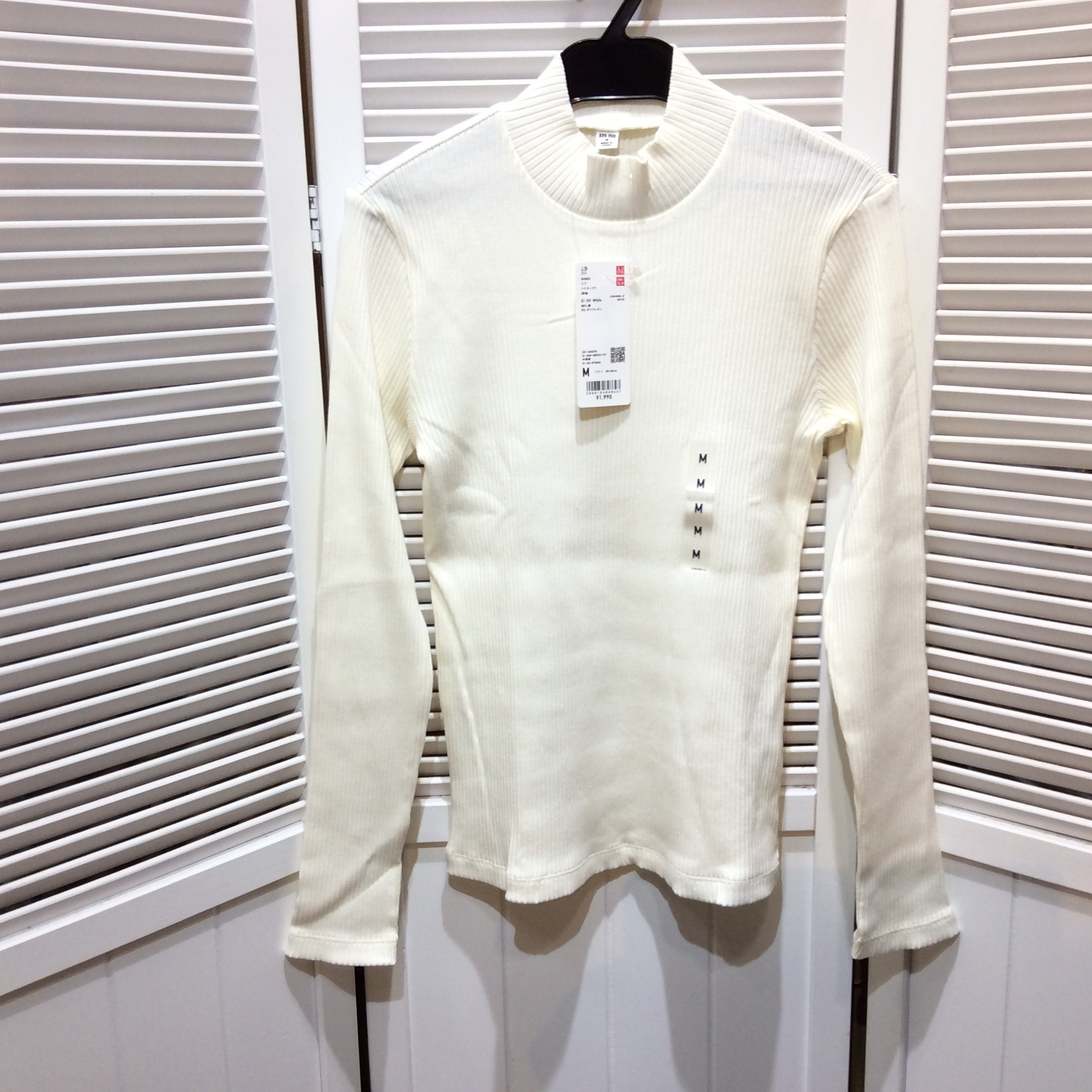 未使用 ユニクロ ハイネック長袖T  オフホワイト M