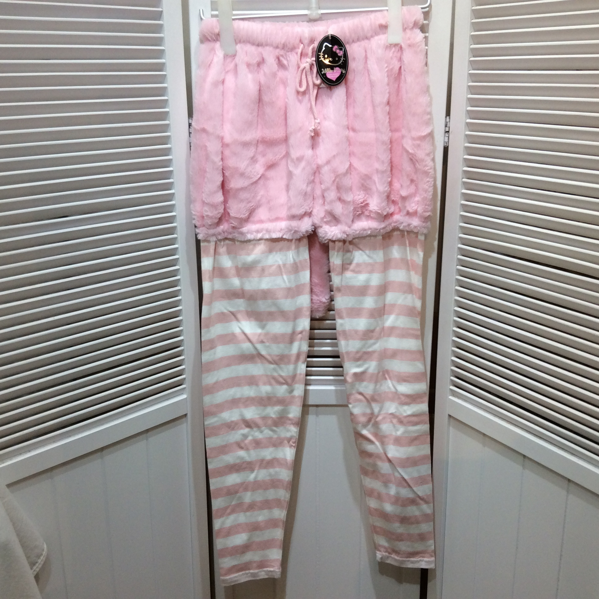 未使用☆ハローキティ ボア ルームパンツ M ピンク×白ピンクボーダー柄 しっぽ付き もこもこ