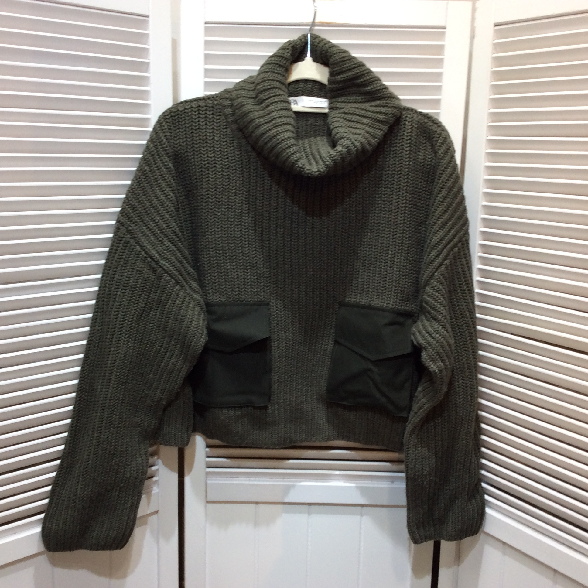 ZARA ザラ ショーツ丈 タートルセーター M カーキ系