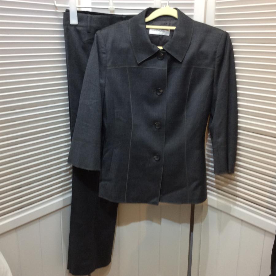 値下げ❗️PINORE ピノーレ レディース カシミヤ混 パンツスーツ 40 グレー ベルト付き