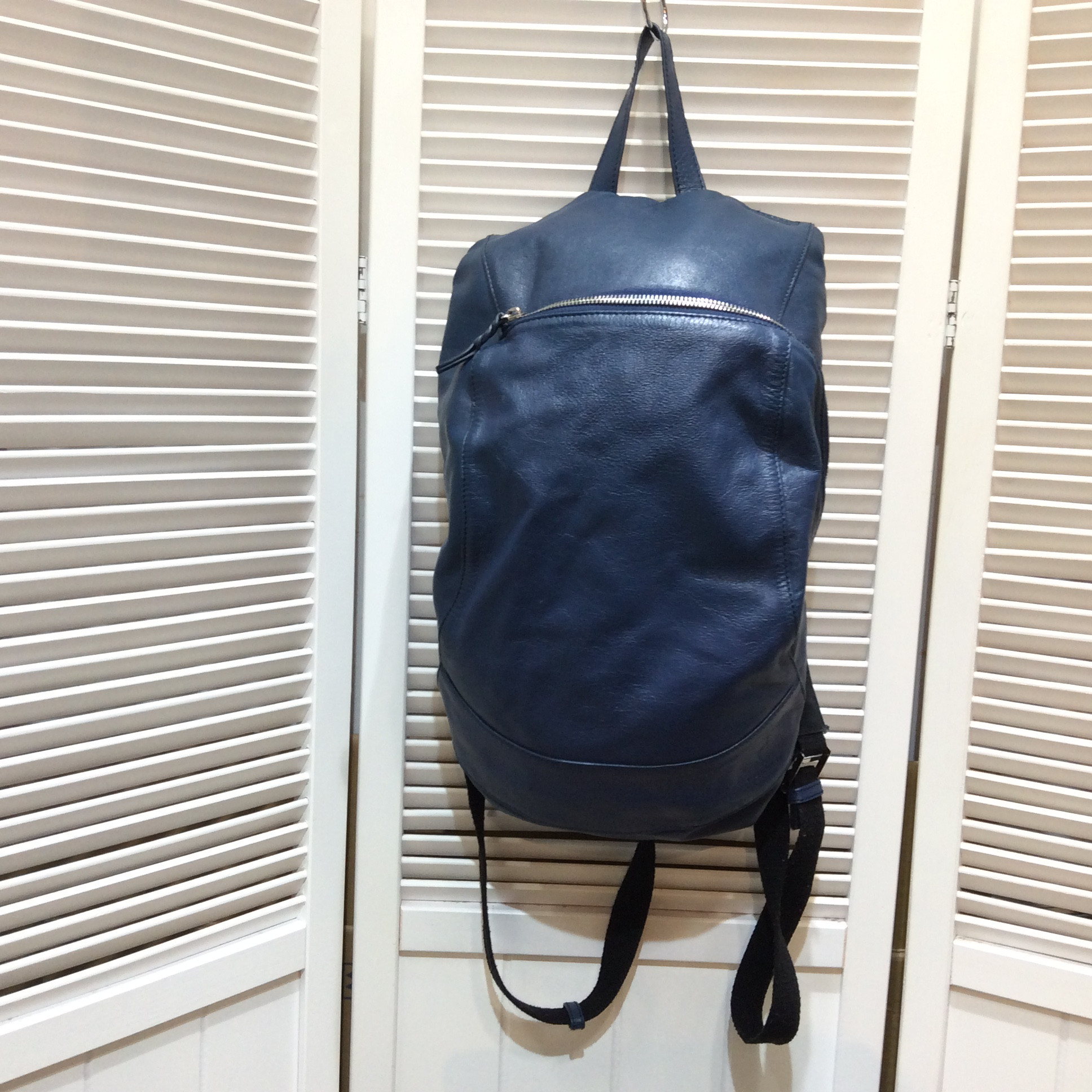 レザーリュック  ネイビー