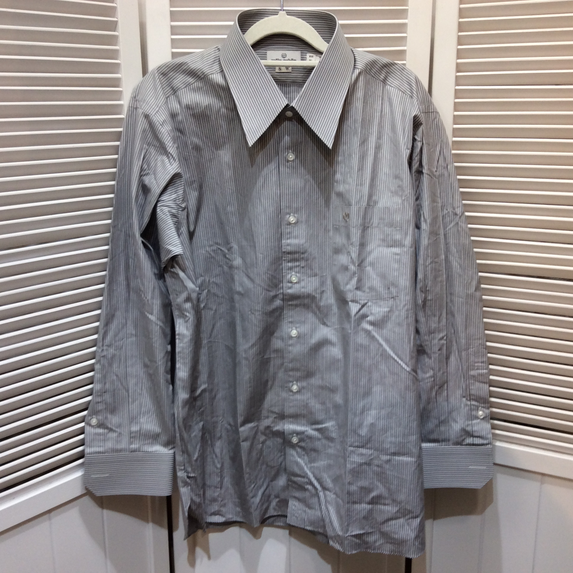 ミラショーン メンズ ワイシャツ グレーストライプ