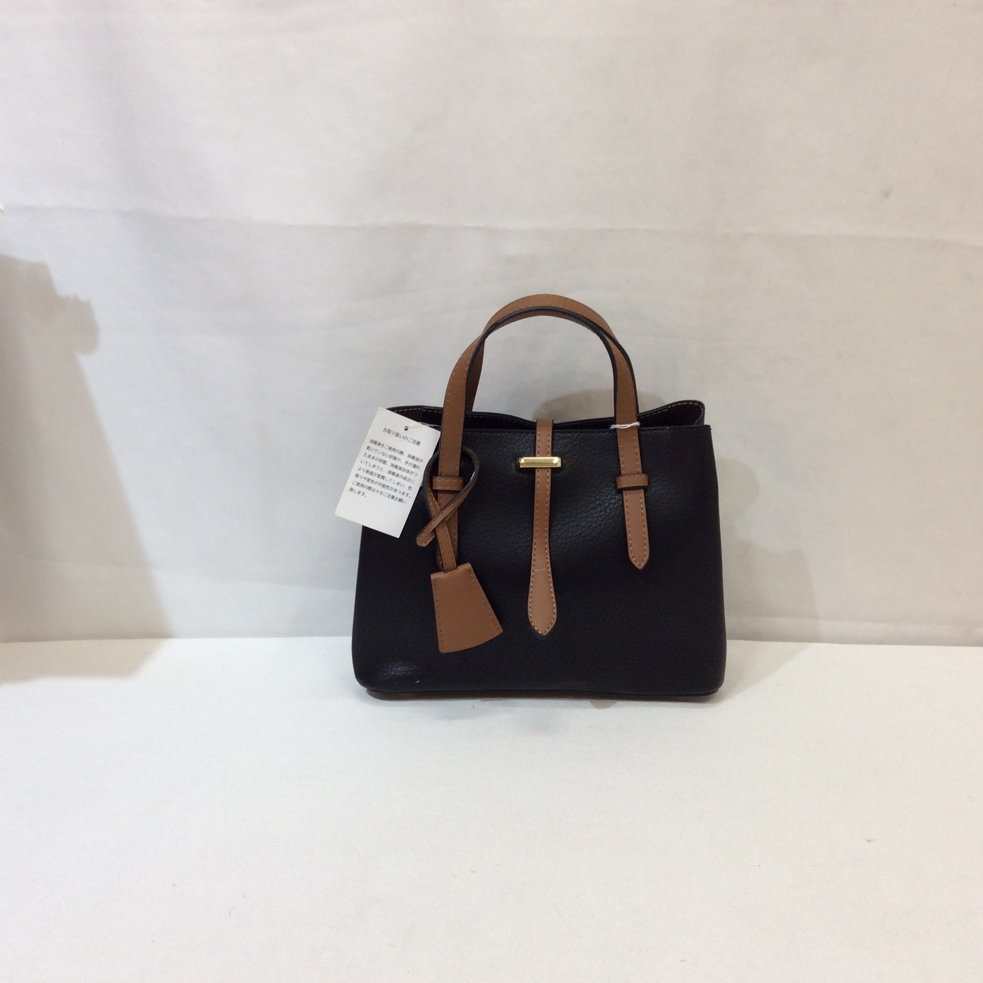 新品 アーバンリサーチ チャーム付き2WAYショルダーバッグ 黒