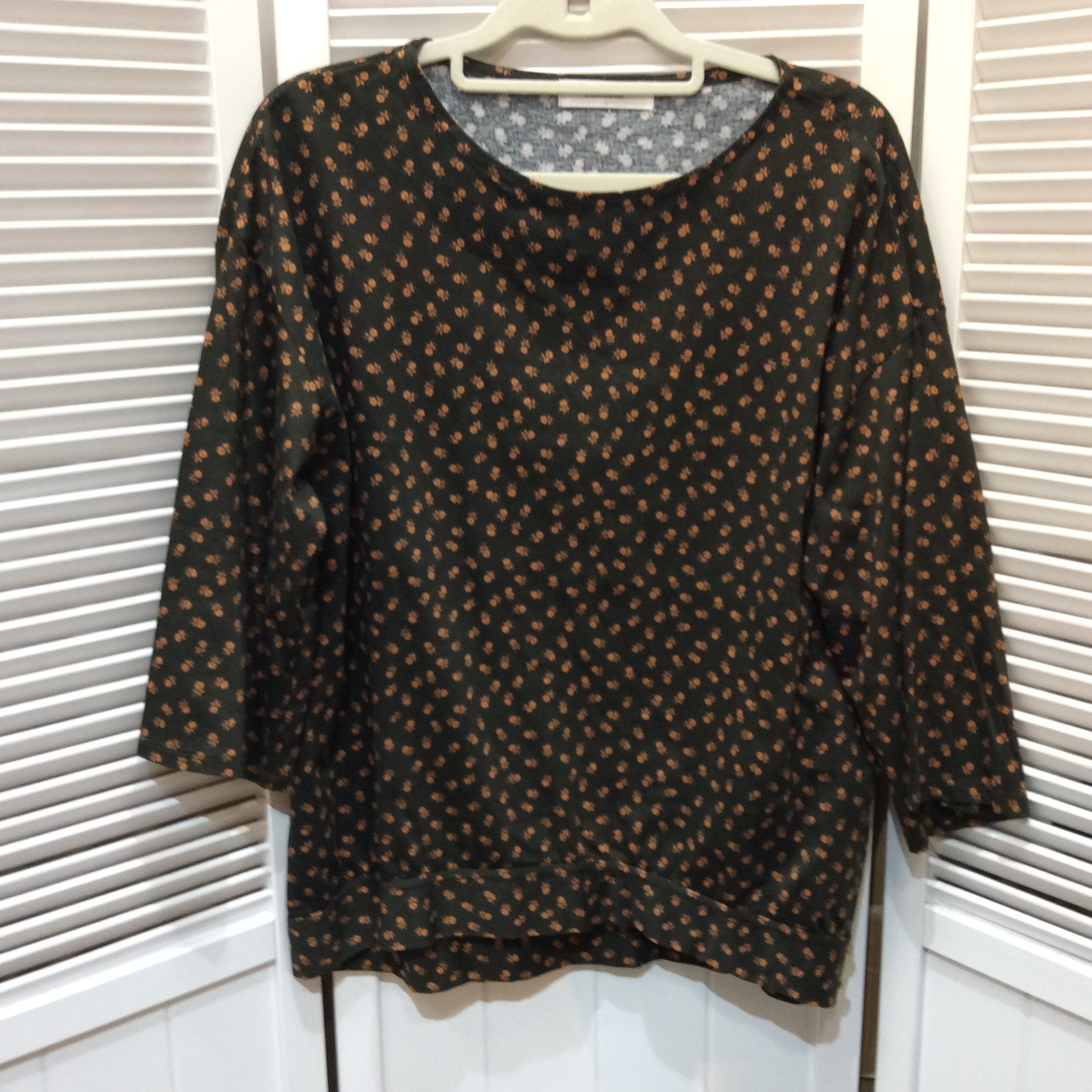 ゴールデンベア カットソー サイズL  カーキ／オレンジ柄