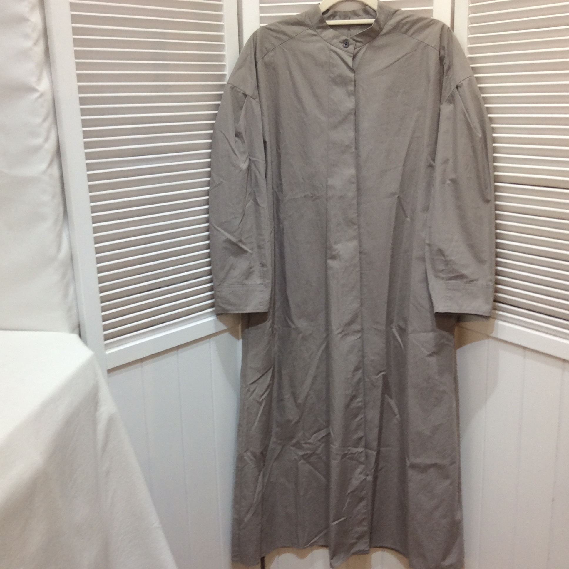 ブラウスコートワンピース  フリーサイズ   グレージュ色  美品