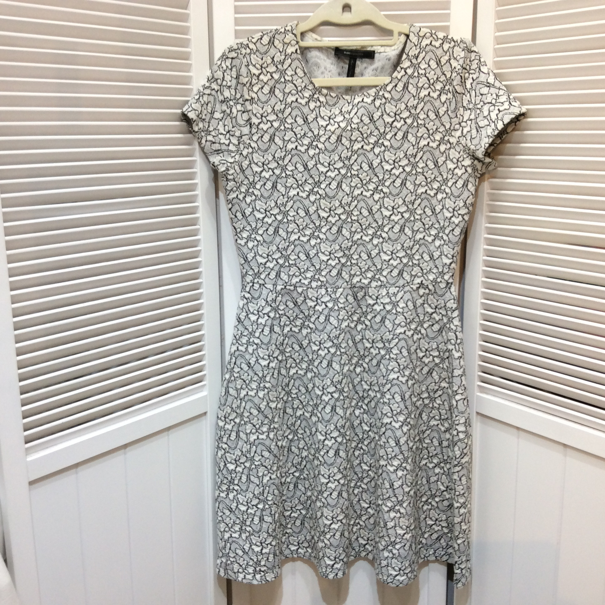 BCBG ワンピース  S  ホワイト／ブラック