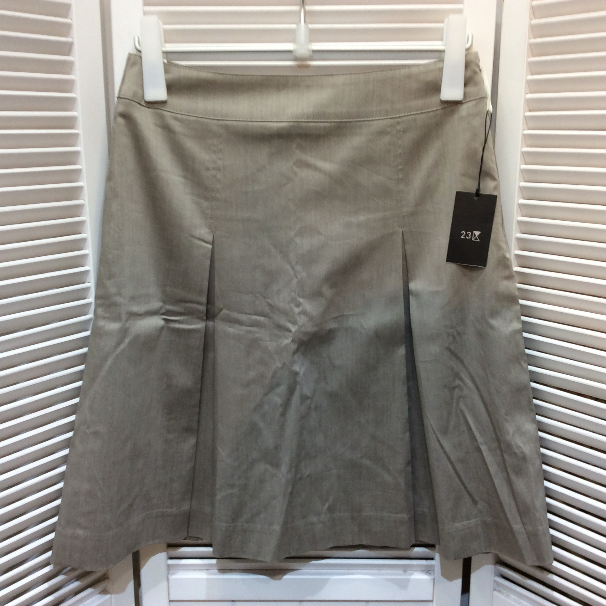 未使用☆23区 スカート 40 グレー