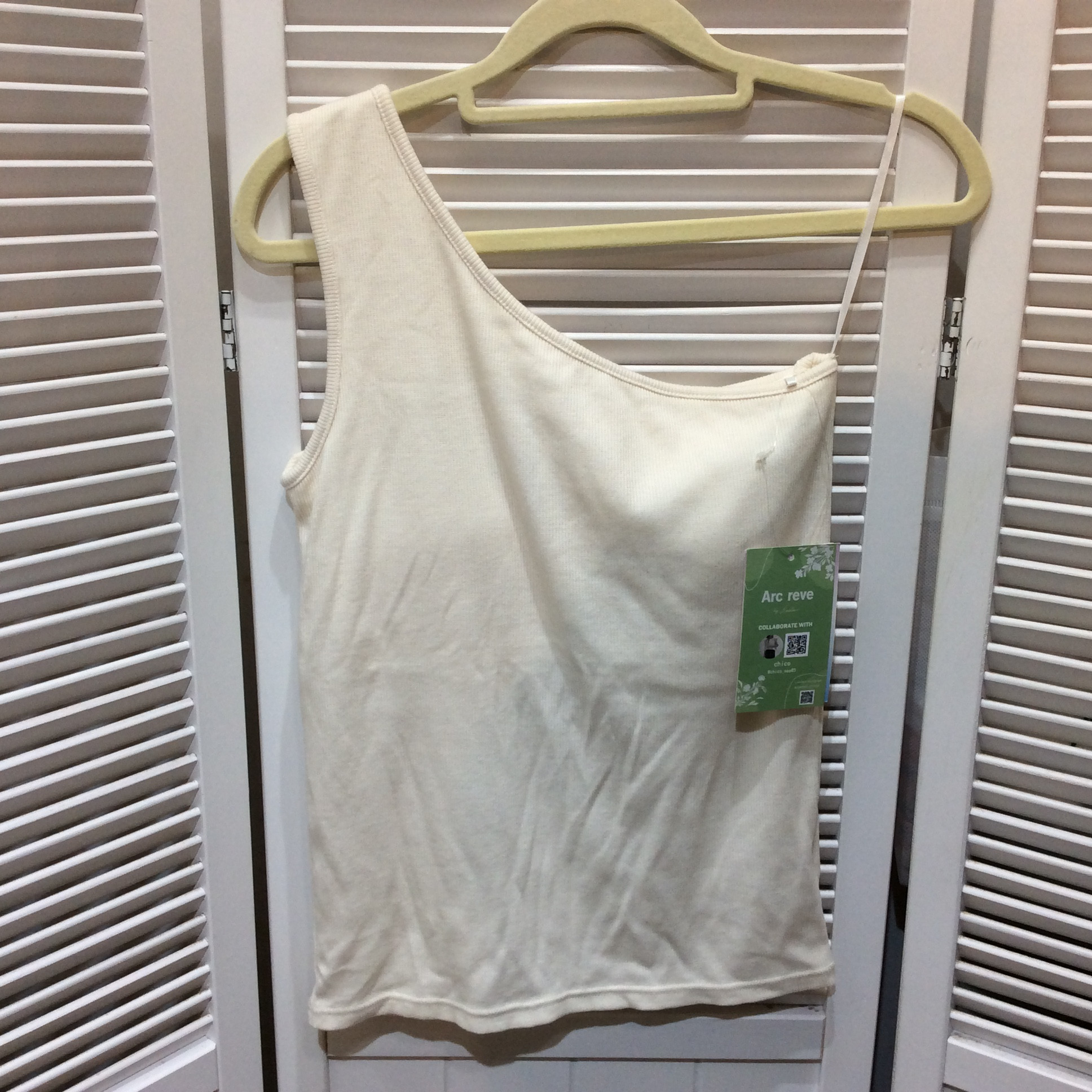 未使用☆しまむら カップ付き ワンショルダータンクトップ M オフホワイト