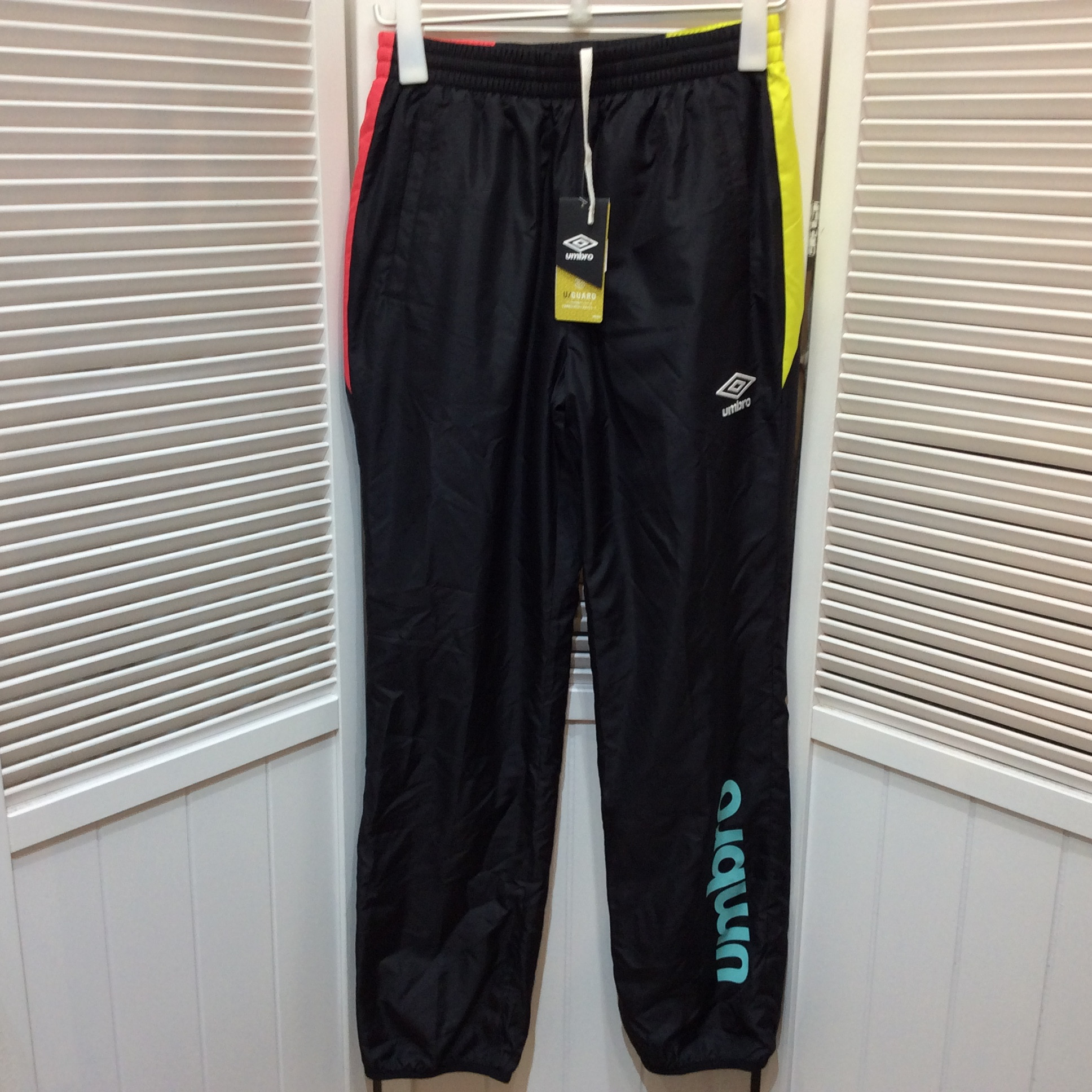 未使用☆UMBRO アンブロ レディース ウインドパンツ L ブラック
