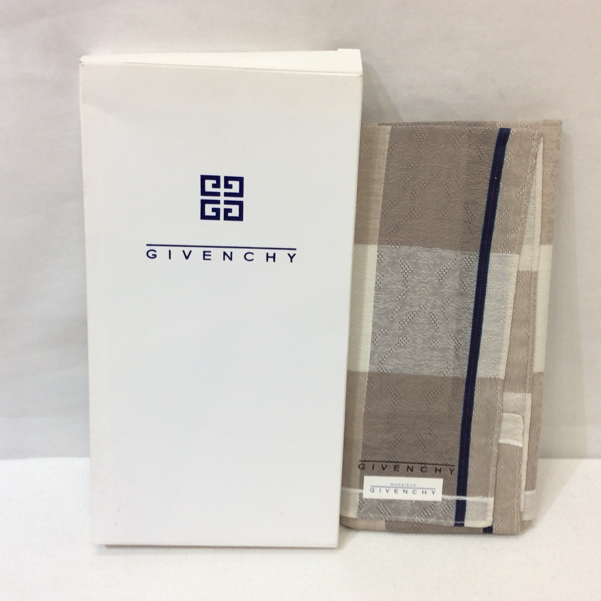 未使用☆ジバンシー メンズハンカチ No,2