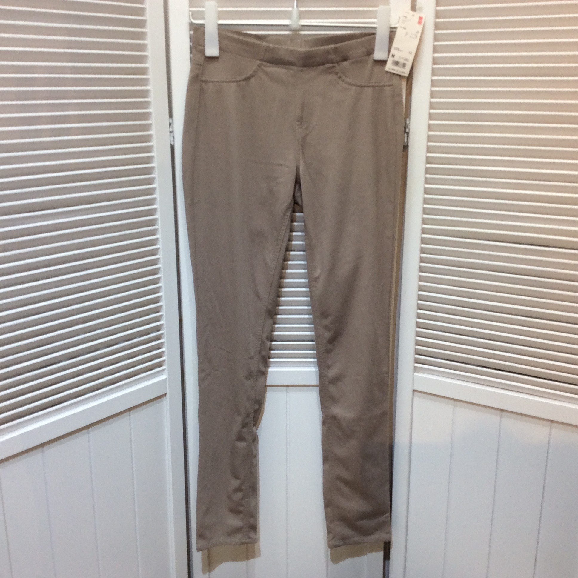 未使用☆UNIQLO ユニクロ レディース レギンスパンツ M ベージュ